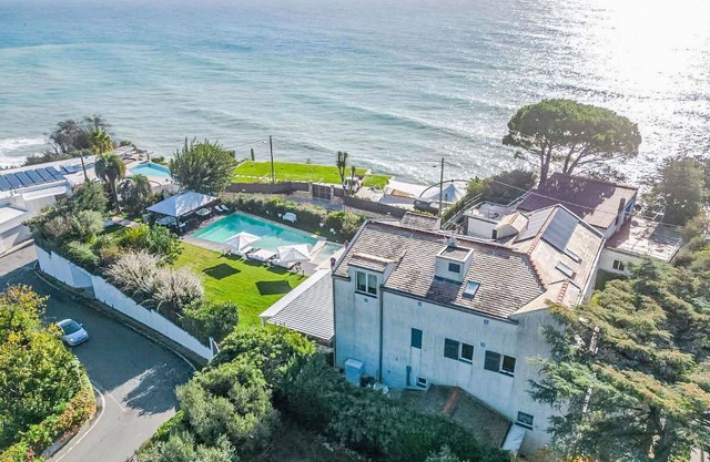 Beautiful apartment for 6 people with WIFI, pool, TV, patio and pets allowed