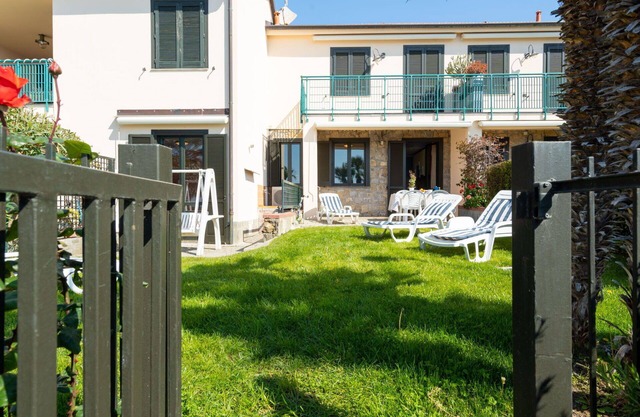 Beautiful apartment for 5 people with A/C, WIFI, pool, TV and terrace