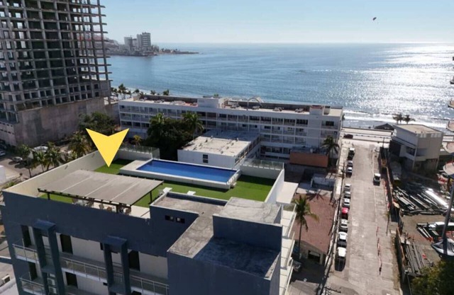 Beautiful apartment 1 block from the beach