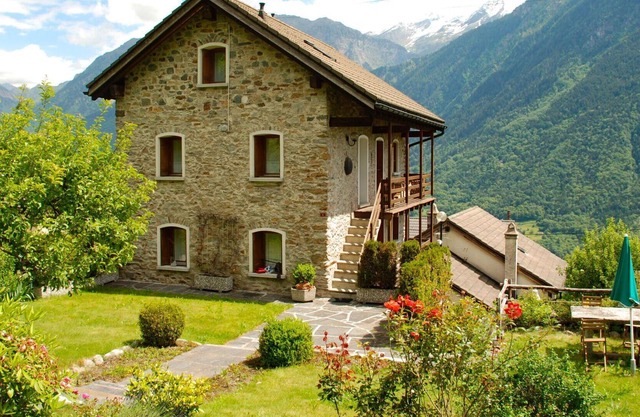 Beautiful apartment for 6 guests with WIFI, TV, patio, pets allowed, panoramic view and parking