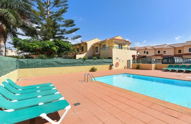 Beautiful apartment for 4 guests with WIFI, pool, TV, terrace and pets allowed