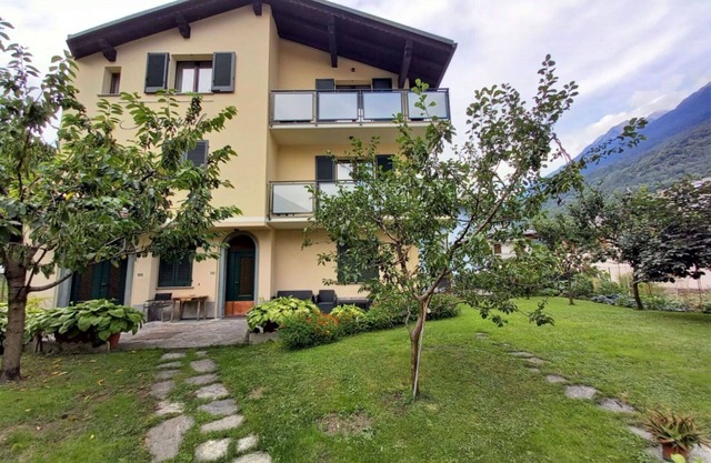 Beautiful apartment for 8 guests with WIFI, TV, terrace and pets allowed