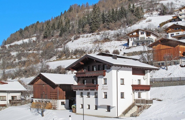 Beautiful apartment for 4 people with WIFI, TV and balcony