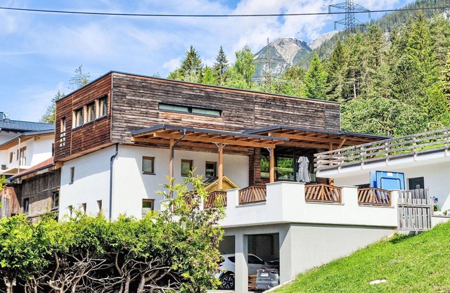 Beautiful apartment for 5 guests with WIFI, TV, patio and pets allowed