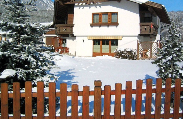 Beautiful apartment for 6 people with WIFI, TV, balcony, pets allowed and parking