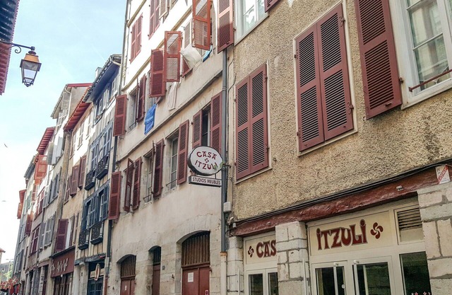 Beautiful apartment for 2 people with WIFI and pets allowed