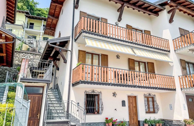 Beautiful apartment for 6 guests with A/C, WIFI, TV, terrace, pets allowed and panoramic view