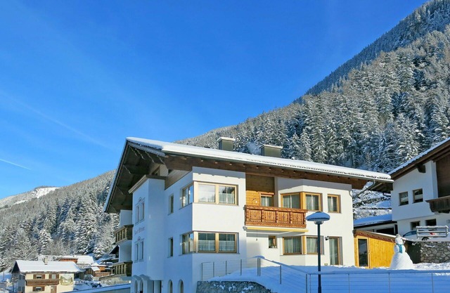 Beautiful apartment for 13 people with WIFI, TV and balcony