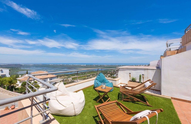 Beautiful apartment for 6 people with pool, WIFI, A/C, TV, patio and pets allowed