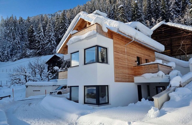 Beautiful apartment for 4 guests with WIFI, TV, balcony and pets allowed