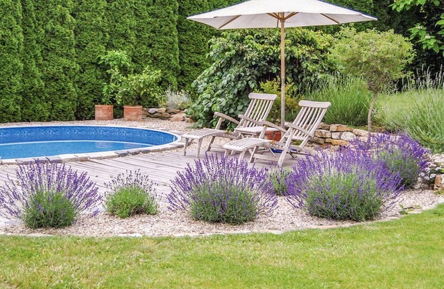 Beautiful apartment for 4 guests with WIFI, pool and patio