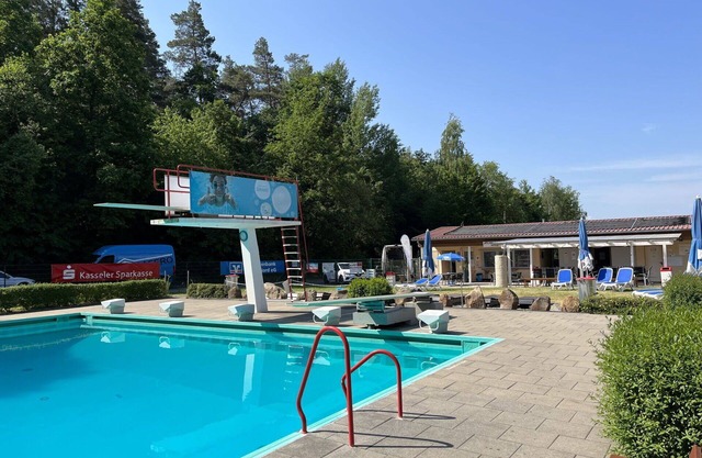 Beautiful apartment in villa for 3 people with WIFI, pool, TV, terrace and pets allowed