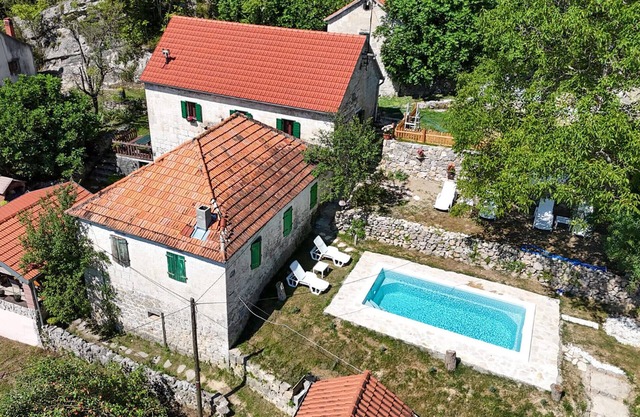 Beautiful apartment in Hrvace with WiFi