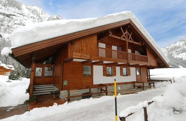 Beautiful apartment in villa for 5 guests with WIFI, TV and terrace