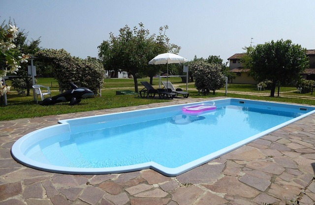 Beautiful apartment in villa for 6 people with WIFI, A/C, pool, TV, terrace and pets allowed