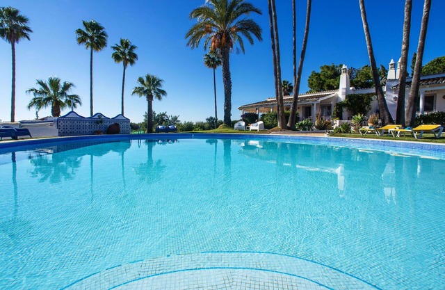 Beautiful apartment in villa for 4 guests with pool, WIFI, TV and terrace
