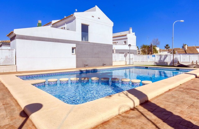 Beautiful apartment in villa for 4 guests with pool, A/C, WIFI, TV and terrace