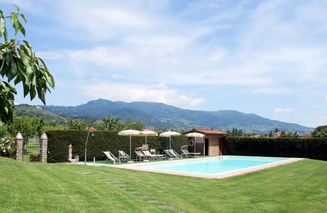 Beautiful apartment in villa for 2 guests with pool, WIFI, TV and terrace