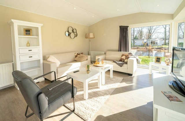 Beautiful apartment in villa for 6 people with WIFI, pool, TV, terrace and parking
