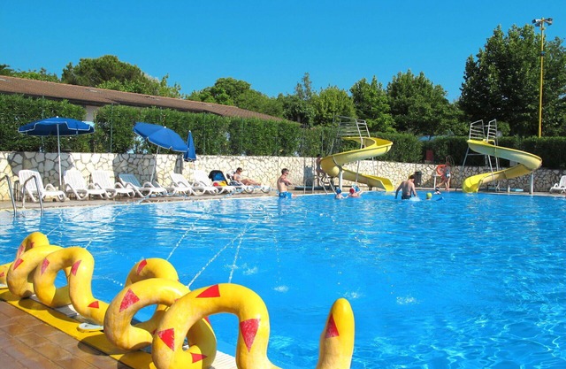 Beautiful apartment in villa for 6 people with A/C, WIFI, pool and terrace