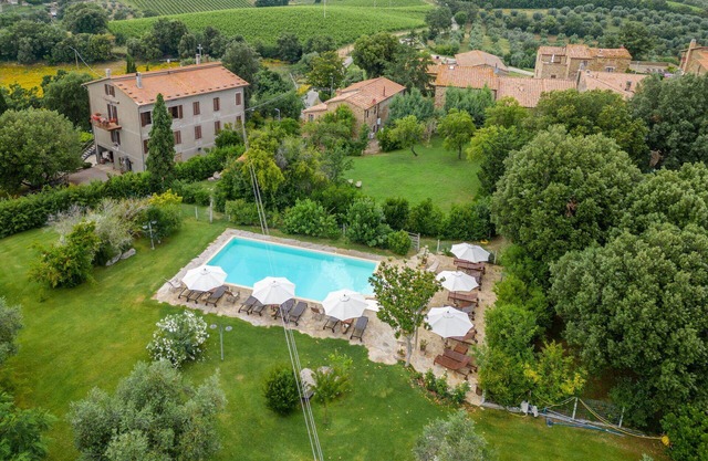 Beautiful apartment in villa with WIFI, pool, A/C, TV, patio, pets allowed and panoramic view
