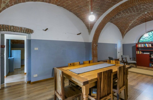 Beautiful apartment in villa for 4 guests with WIFI, pool and pets allowed