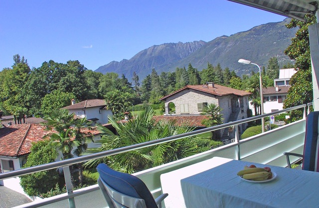 Beautiful apartment on the top floor of a well-kept residence with swimming pool
