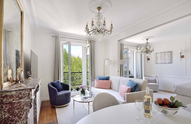 Beautiful Apartment with Eiffel Tower Views for Your Dream Vacation