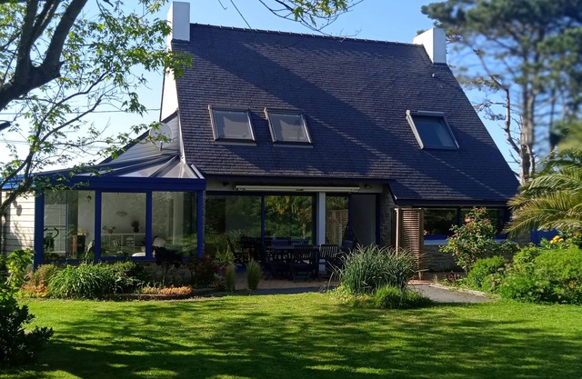 Beautiful architect-designed house with the sea 200 m away!