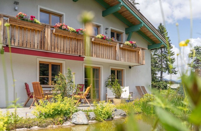 Beautiful private villa with WIFI, A/C, hot tub, private pool, TV, terrace and pets allowed