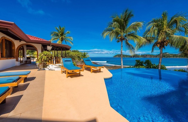 Beautiful Beachfront House with pool, Best location at Playa Flamingo