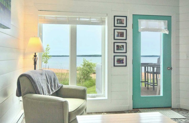 Beautiful Beachfront Condo Steps from Everything