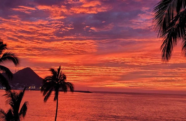 Beautiful beachfront 2BR 2BA condo w/pool, patio & sunsets!