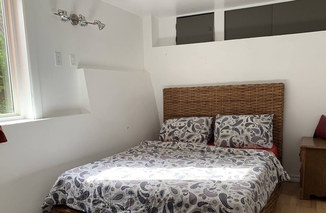 Beautiful big 1bedroom unit in a huge yard