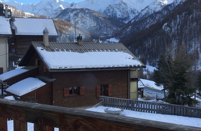 Beautiful, bright apartment in the heart of Molines