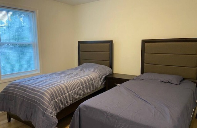 Beautiful brand new 2 bedroom Duplex near Oakland Beach