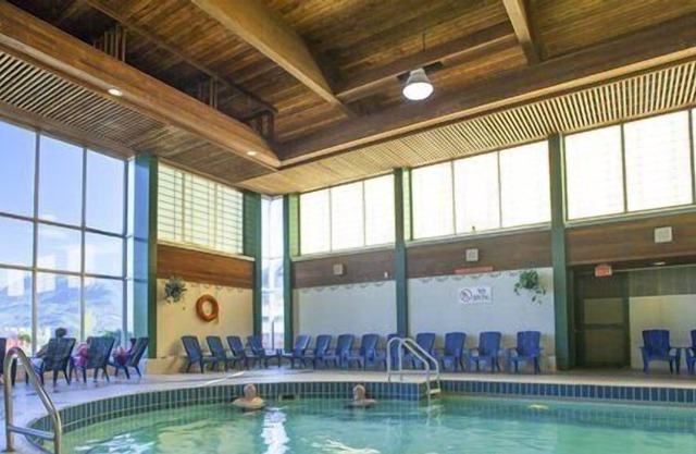 Beautiful studio unit at resort, sleeps 4