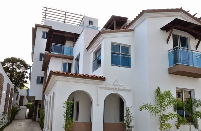 Beautiful chic apartment steps away from Zona Colonia. All Amenities!
