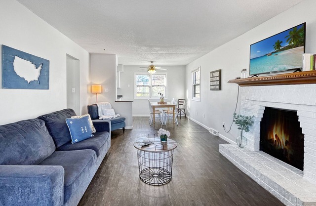 Beautiful Clive 3BR Duplex w/Fireplace