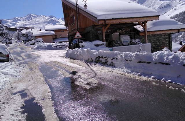 Beautiful comfortable cottage, spacious, at the foot of the slopes, Les Ménuires