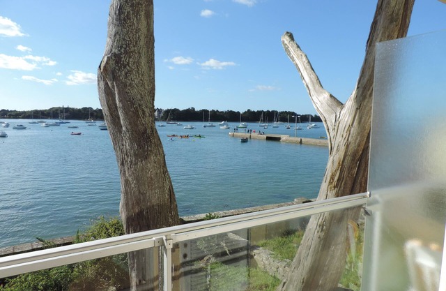 Beautiful, comfortable apartment with stunning sea view