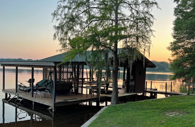 Beautiful Cotile Lake home - fishing, kayak, boating and relaxation at its best!