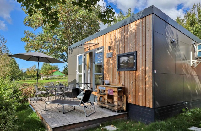 Beautiful cottage in excellent location overlooking the forest lake.