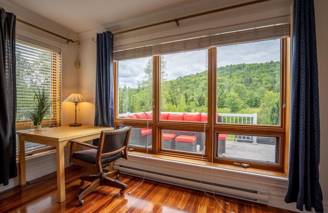 Beautiful cottage with fireplace and spa, on 60 acres of land