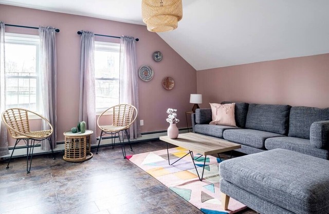 Beautiful & Cozy Apt For Your Group ★ Hosts 6 People | Near Downtown & Fed. Hill