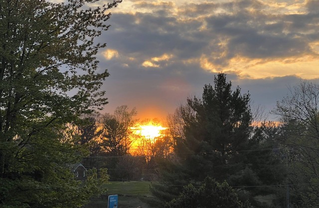 Beautiful Cozy Private 1700s Log Cabin. Historic Surrounded by a Mountainside