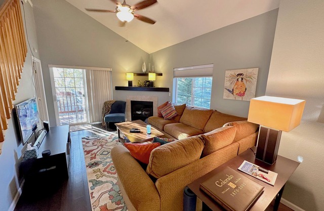 Beautiful Creekside Condominium – 2 Bedroom + Loft