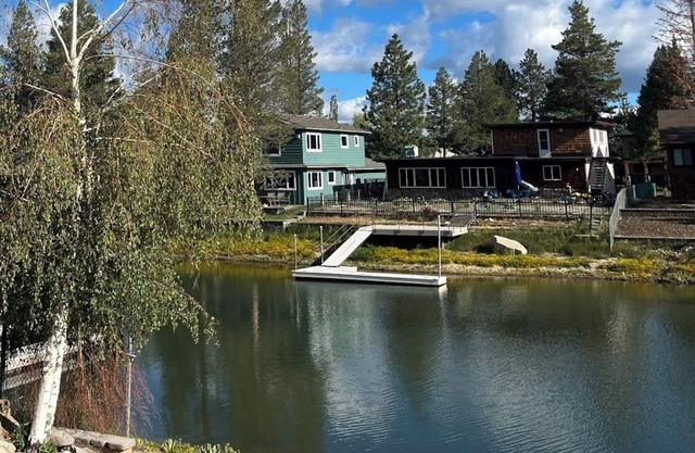 Beautiful custom Lake Tahoe Keys home 7 min to Heavenly, Private with view