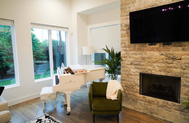 Beautiful Dream of a home in Brookside Tulsa w/Hot tub