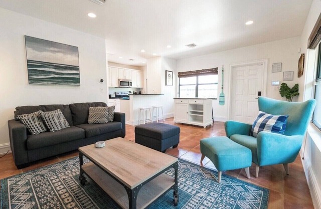 ⭐️Beautiful Duplex in Victoria Park!⭐️